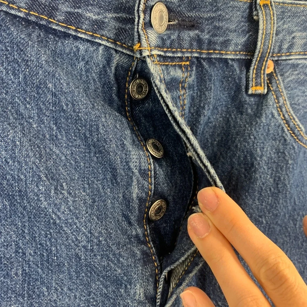 Levi's 501 Jeans Button Fly Size 36x36 Medium Wash EUC
